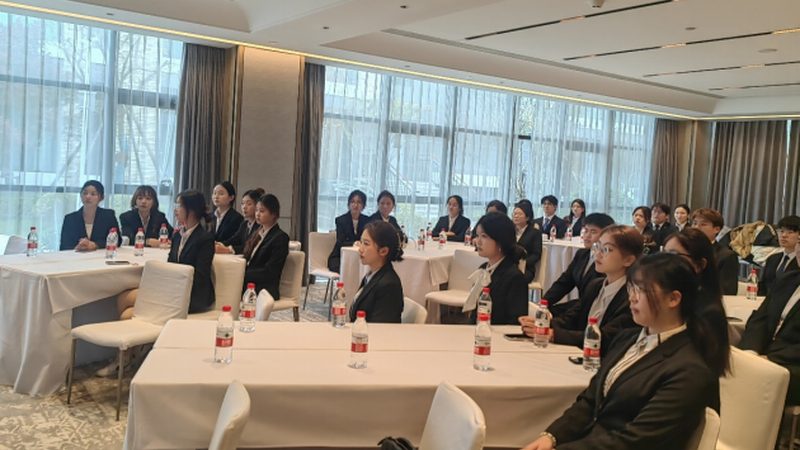根据客户需求，选择合适的旅游产品是定制旅游的关键。以下是一些常见的旅游产品类型：